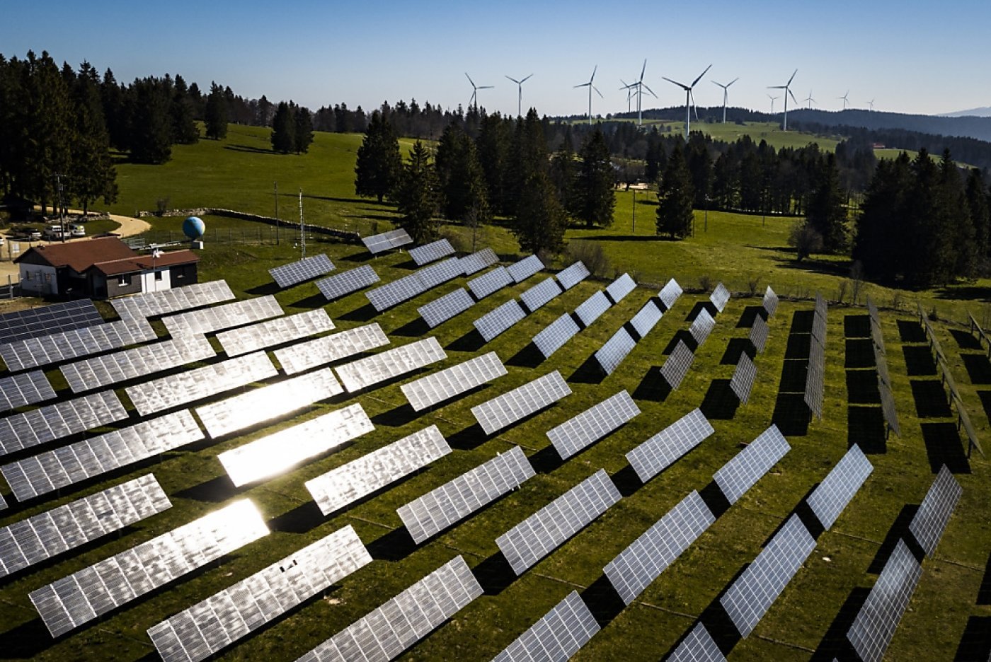 Romande Energie projette de mettre en service un nouveau parc photovoltaïque au sol. (archive) KEYSTONE