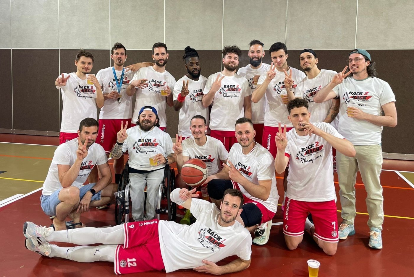 Basketball - L'équipe de JuraBasket, championne en deuxième ligue, saison 2023-2024.